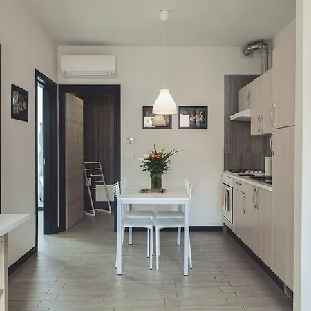 博尔盖托帕尼加尔公寓 公寓 *